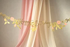 Happy Birthday guirlande i guld og blomster