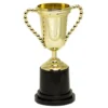 Pokal i guldfarvet plast på fod
