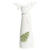 Rensdyr i hvid med grønt juletræ
