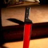 Slagterkniv med flydende kunstig blod