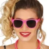 Solbrille i pink med mørke plastglas